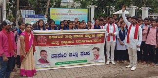 ಪತ್ತೂರು ಸಾಮೂಹಿಕ ಟತ್ಯಾಚಾರ ಖಂಡಿಸಿ ನಗರದಲ್ಲಿ ಪ್ರತಿಬಟನೆ