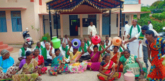 ನೀರಿಗಾಗಿ ಗ್ರಾಮಸ್ಥರಿಂದ ಖಾಲಿ ಕೊಡದ ಪ್ರತಿಭಟನೆ..!!