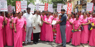 ಡಿಸಿ ಕಚೇರಿ ಬಳಿ ಆಶಾ ಕಾರ್ಯಕರ್ತರ ಪ್ರತಿಭಟನೆ