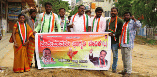 ಮೋರಿ ಮುಚ್ಚಲು ಆಗ್ರಹಿಸಿ ಪ್ರತಿಭಟನೆ