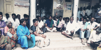 ತಾಲ್ಲೂಕು ಕಚೇರಿಗೆ ಬೀಗ ಜಡಿದು ರೈತರಿಂದ ಪ್ರತಿಭಟನೆ
