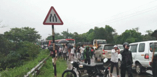 ಗ್ಯಾಸ್ ಟ್ಯಾಂಕರ್-ಕಾರು ಡಿಕ್ಕಿ : ಐವರ ಸಾವು!!!