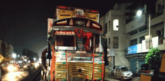 ಟ್ರಕ್ಗೆ ಕಾರು ಡಿಕ್ಕಿ : 9 ವಿದ್ಯಾರ್ಥಿಗಳ ದುರ್ಮರಣ!!!