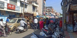 ವಿವೇಕಾನಂದ ರಸ್ತೆಯಲ್ಲಿ ಬೀದಿ ಬದಿ ವ್ಯಾಪಾರದ್ದೇ ಸಮಸ್ಯೆ