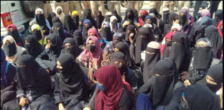 “ನ್ಯಾಯಾಲಯದ ಆದೇಶವೇ ತಪ್ಪು, ನಮಗೆ ನ್ಯಾಯ ಕೊಡಿಸಿ”: ಮುಂದುವರಿದ ಹಿಜಾಬ್ ಗಲಾಟೆ