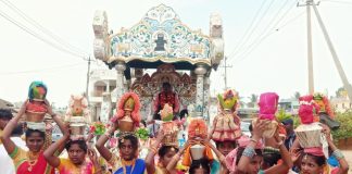 ತೊರ್ನಹಳ್ಳಿಯಲ್ಲಿ ಬೆಳ್ಳಿ ಪಲ್ಲಕ್ಕಿಯಲ್ಲಿ ಮೆರವಣಿಗೆ ಮಾಡಿ ನಿವೃತ್ತ ಮುಖ್ಯಶಿಕ್ಷಕರಾದ ಡಿ.ಸಿ ಮುನಿರಾಜು ರವರಿಗೆ ಸನ್ಮಾನ ಹಾಗೂ ಬೀಳ್ಕೊಡುಗೆ ಸಮಾರಂಭ