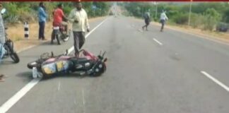 ಪಾವಗಡ : ಭೀಕರ ರಸ್ತೆ ಅಪಘಾತ ವ್ಯಕ್ತಿಯ ದುರಂತ ಸಾವು, ಮತ್ತೋರ್ವ ವ್ಯಕ್ತಿ ಸ್ಥಿತಿ ಗಂಭೀರ..!