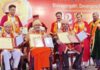 ಕಾಗಿನೆಲೆ ಶ್ರೀ, ಮಾಜಿ ಸಚಿವ ರವೀಂದ್ರನಾಥ್, ಡಾ.ಎಸ್.ಆರ್. ನಿರಂಜನ್ಗೆ ಗೌರವ ಡಾಕ್ಟರೇಟ್ ಪ್ರದಾನ