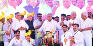 ದೇವರನ್ನು ನಂಬಿ, ಮೂಢನಂಬಿಕೆಗಳನ್ನು ತ್ಯಜಿಸಿ : ಮಾನವ ಸಮಾಜ ನಿರ್ಮಾಣದಲ್ಲಿ ಎಲ್ಲರೂ ಪಾಲುದಾರರಾಗಬೇಕು – ಮುಖ್ಯಮಂತ್ರಿ ಸಿದ್ದರಾಮಯ್ಯ