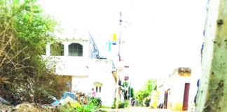 ಚರಂಡಿ ಸ್ವಚ್ಛತೆ ಕಾಪಾಡುವಂತೆ ಒತ್ತಾಯ