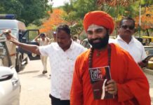 ಬಾಲಕರಿಗೆ ಲೈಂಗಿಕ ದೌರ್ಜನ್ಯ ಆರೋಪ :ಡಿವೈಎಸ್ಪಿ ಬಸವರಾಜ್ ನೇತೃತ್ವದಲ್ಲಿ ವಚನಾನಂದ ಸ್ವಾಮೀಜಿಯವರ ವಿಚಾರಣೆ