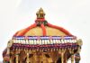 ಚಿನ್ನದ ಅಂಬಾರಿಯಲ್ಲಿ ವಿರಾಜಮಾನಳಾಗಿದ್ದ ಚಾಮುಂಡೇಶ್ವರಿ | ರಾಜಗಾಂಭೀರ್ಯದಿ0ದ ಹೆಜ್ಜೆ ಹಾಕಿದ ‘ಕ್ಯಾಪ್ಟನ್ ಪ್ರಶಾಂತ್’ ಮೈಸೂರು ದಸರಾ – ವೈಭವದ ಜಂಬೂ ಸವಾರಿ
